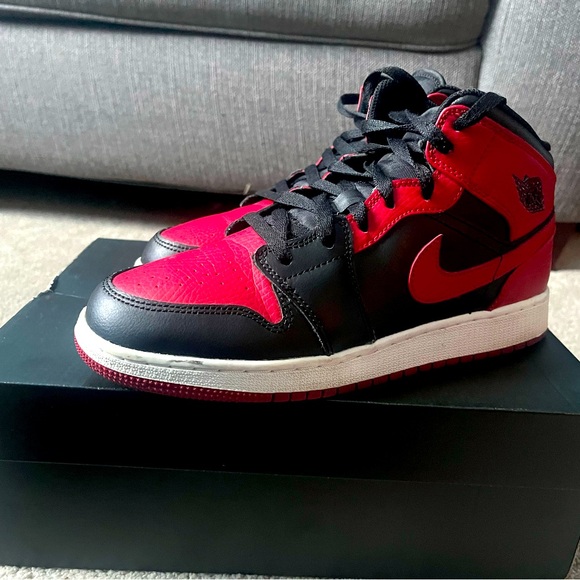Air Jordan 1 Mid(GS) - Picture 2 of 4